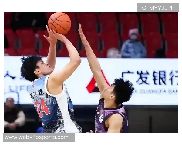 管子煜在对阵马刺的比赛中展现出突破勇气展现出优秀比赛气质 管子煜在对阵马刺的比赛中展现出突破勇气展现出优秀比赛气质