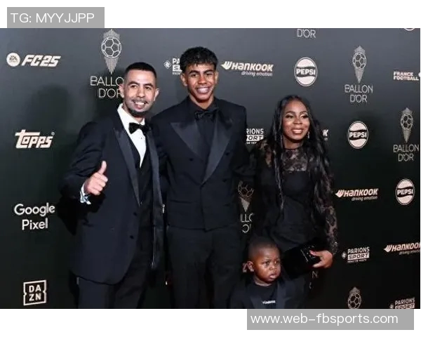 亚马尔母亲合照需先付800欧友人称其谦逊不喜张扬 亚马尔母亲合照需先付800欧友人称其谦逊不喜张扬