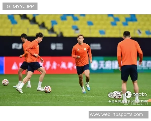山东泰山于10月10日重返训练场全力备战即将对阵浙江队的关键比赛 山东泰山于10月10日重返训练场全力备战即将对阵浙江队的关键比赛