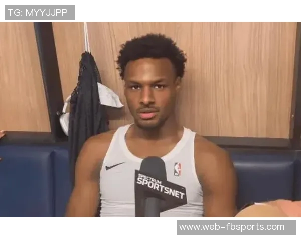 夸梅谈库里成长经历与训练态度布朗尼是否只沉迷游戏机成长 夸梅谈库里成长经历与训练态度布朗尼是否只沉迷游戏机成长