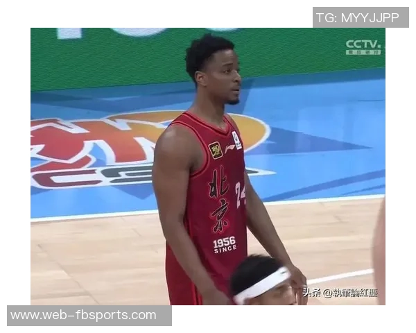 普尔上半场表现平平三分命中率低迷但罚球全中助球队保持竞争力