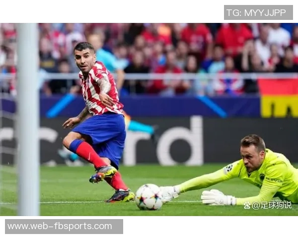 菲利克斯禁区内华丽舞动1对4轻巧挑射完美入网