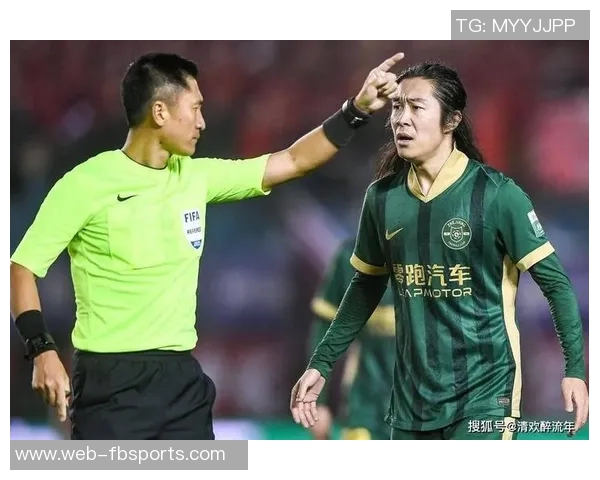 河南队凭李提香乌龙球领先浙江后防线三人染黄局势紧张 河南队凭李提香乌龙球领先浙江后防线三人染黄局势紧张