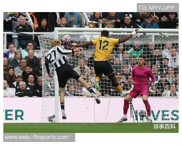 赫斯基强调伊萨克在进球乏力时应提升体能以更好地为球队贡献 赫斯基强调伊萨克在进球乏力时应提升体能以更好地为球队贡献