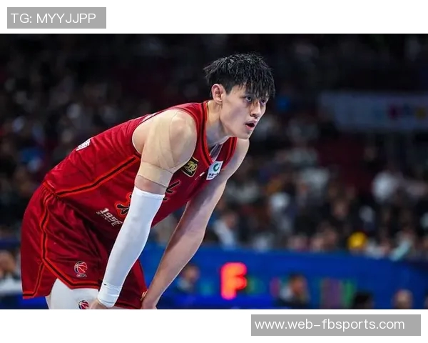 曾凡博防守失误贾里德巴特勒轻松突破上篮得分 曾凡博防守失误贾里德巴特勒轻松突破上篮得分