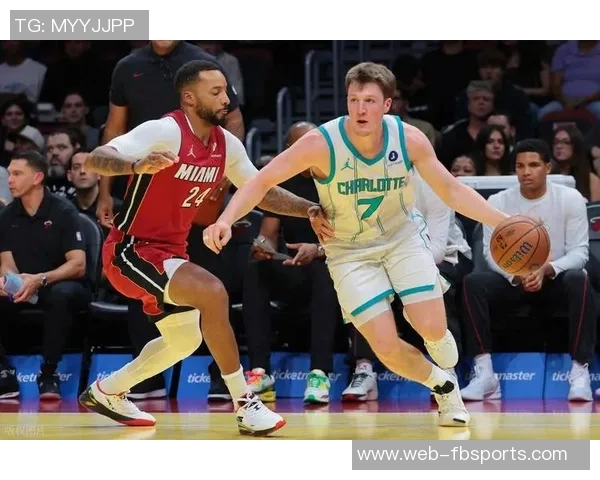 34号秀卡尔克布伦纳半场完美表现6投全中贡献13分4篮板1抢断1盖帽