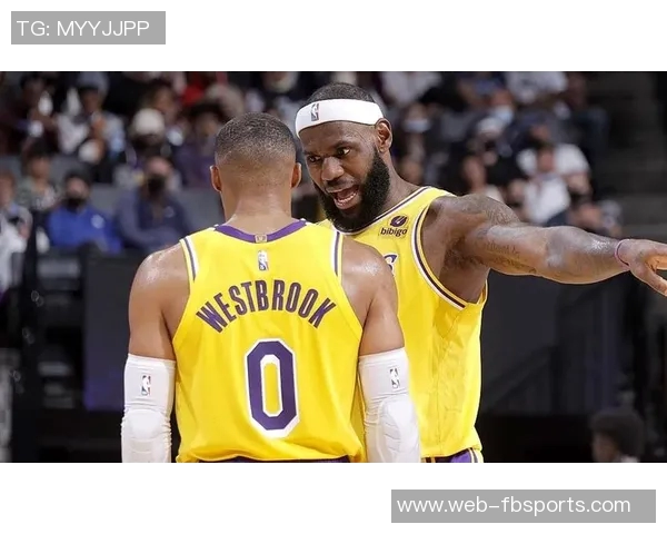 克洛尼半场表现出色7投4中三分球命中率高达50助力球队领先 克洛尼半场表现出色7投4中三分球命中率高达50助力球队领先