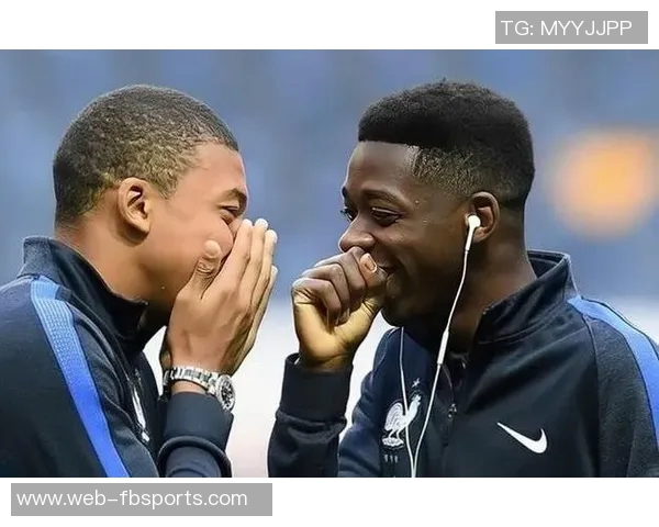 姆巴佩父亲参与戛纳传奇赛齐达内维埃拉德尚等巨星同场竞技 姆巴佩父亲参与戛纳传奇赛齐达内维埃拉德尚等巨星同场竞技